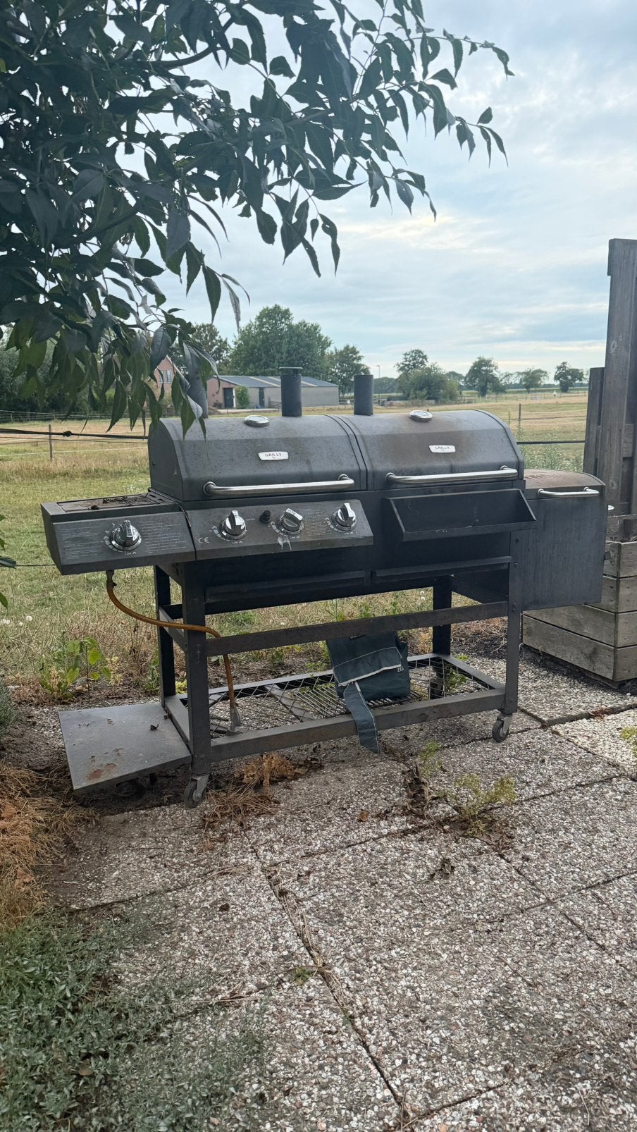 BBQ gratis, Tuin en Terras, Houtskoolbarbecues, Ophalen, Zo goed als nieuw