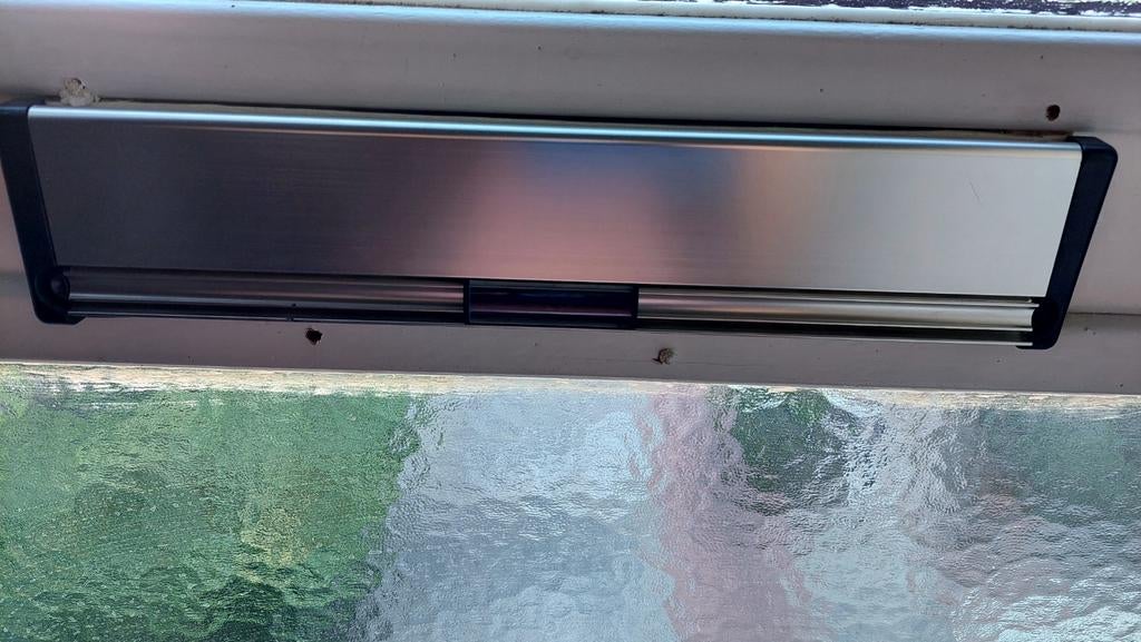 Ventilatierooster voor deur of raam, Ophalen