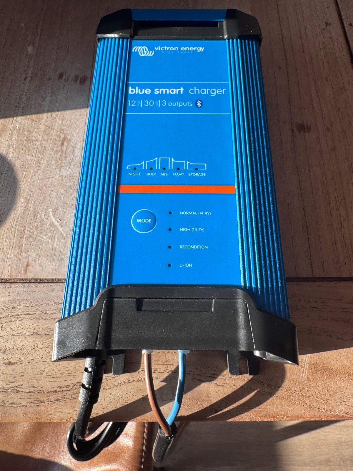 Victron smart charger 12volt 30amp 3outputs, Ophalen of Verzenden, Zo goed als nieuw
