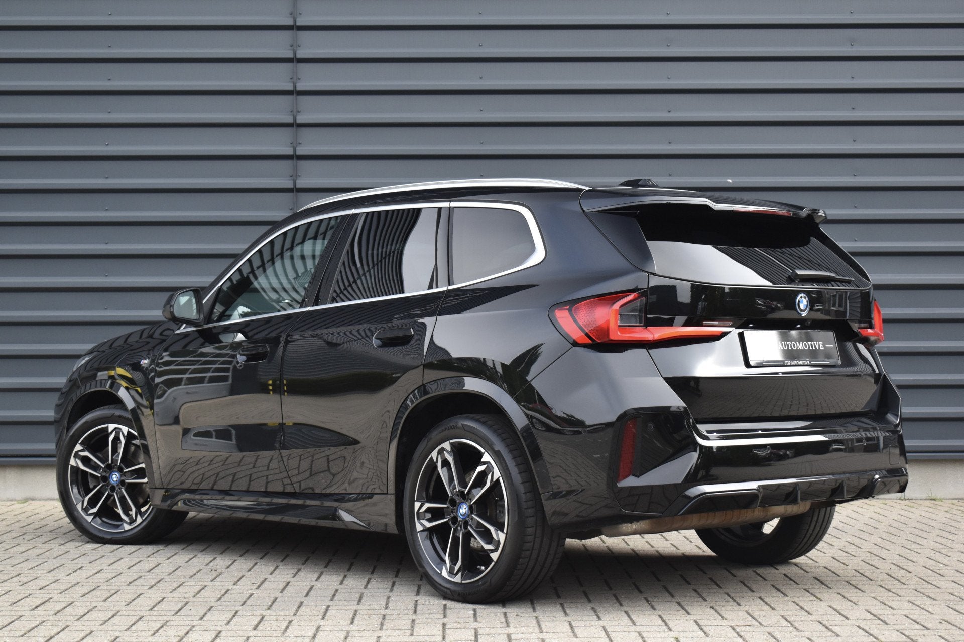 BMW X1 xDrive30e M Sport | Pano | Trekhaak | Harman/Kardon |, Zwart, 16 kWh, Plug-in hybride, Hybride Elektrisch/Benzine