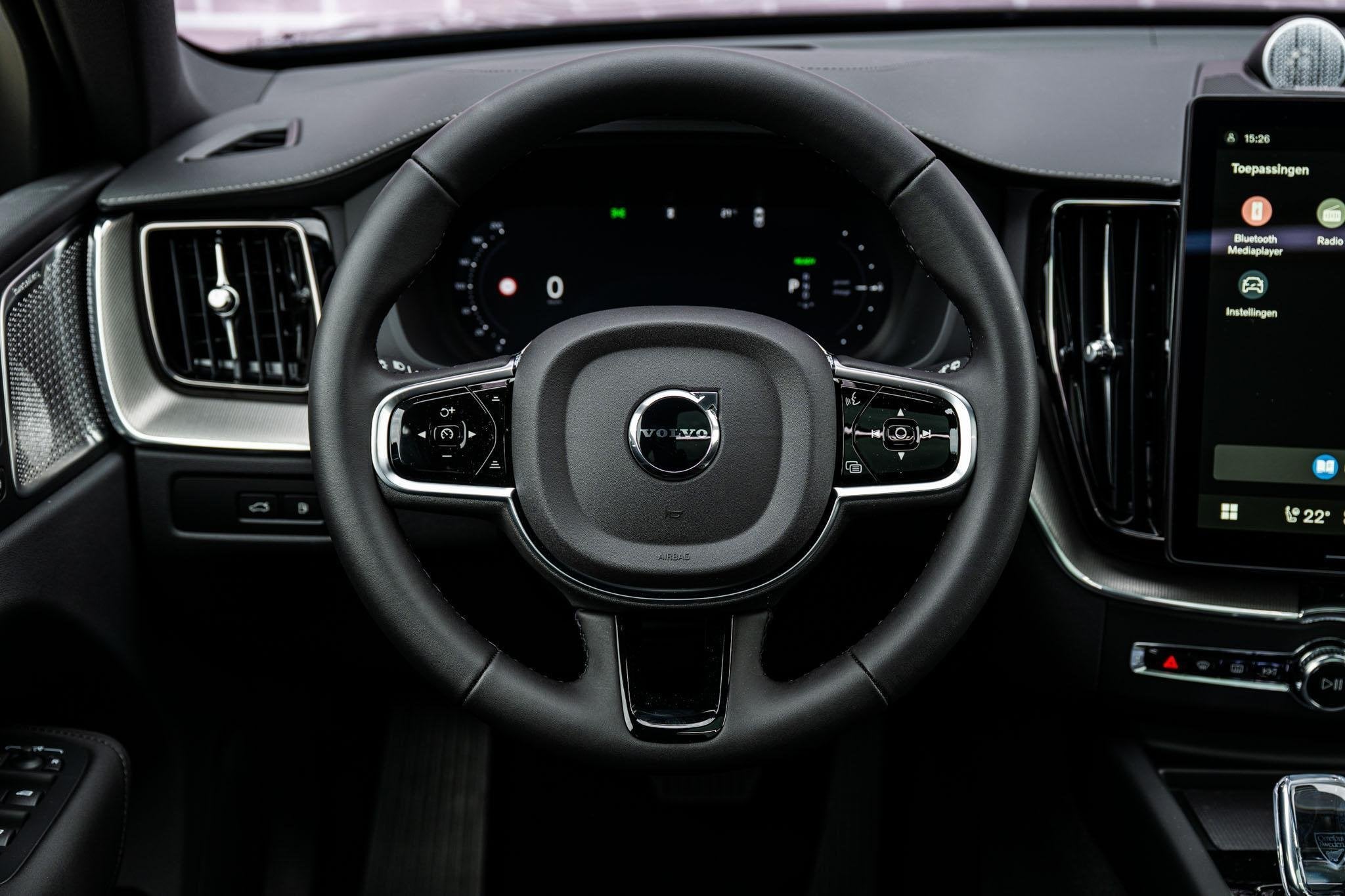 Volvo XC60 2.0 T8 Plug-in hybrid AWD Ultra Dark Executive Ed, Auto's, Automaat, 12 maanden, Gebruikt, Euro 6