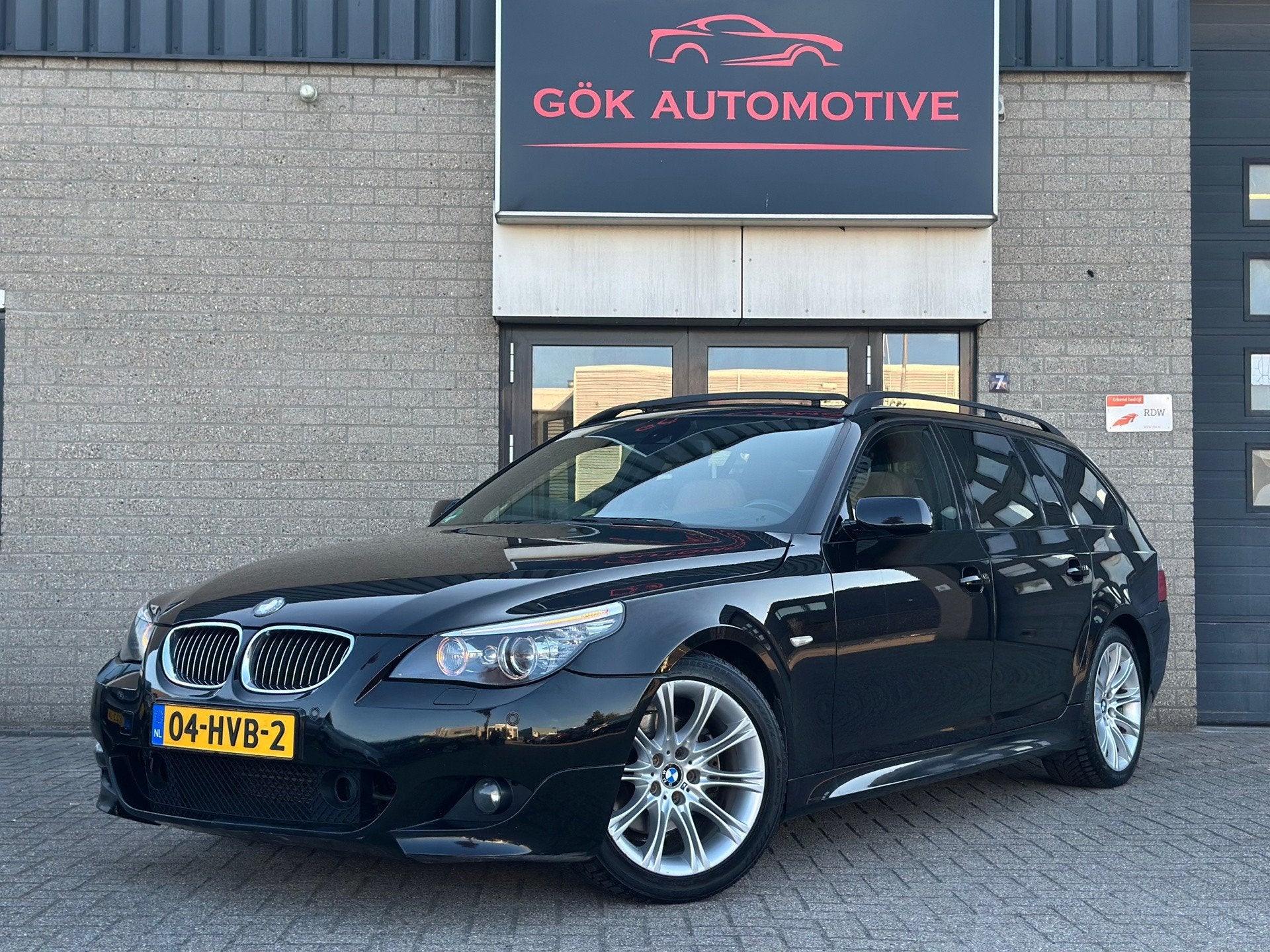 BMW 5-serie Touring 525i High Executive / VOL / Pano / Line, Achterwielaandrijving, Gebruikt, 2000 kg, Head-up Display