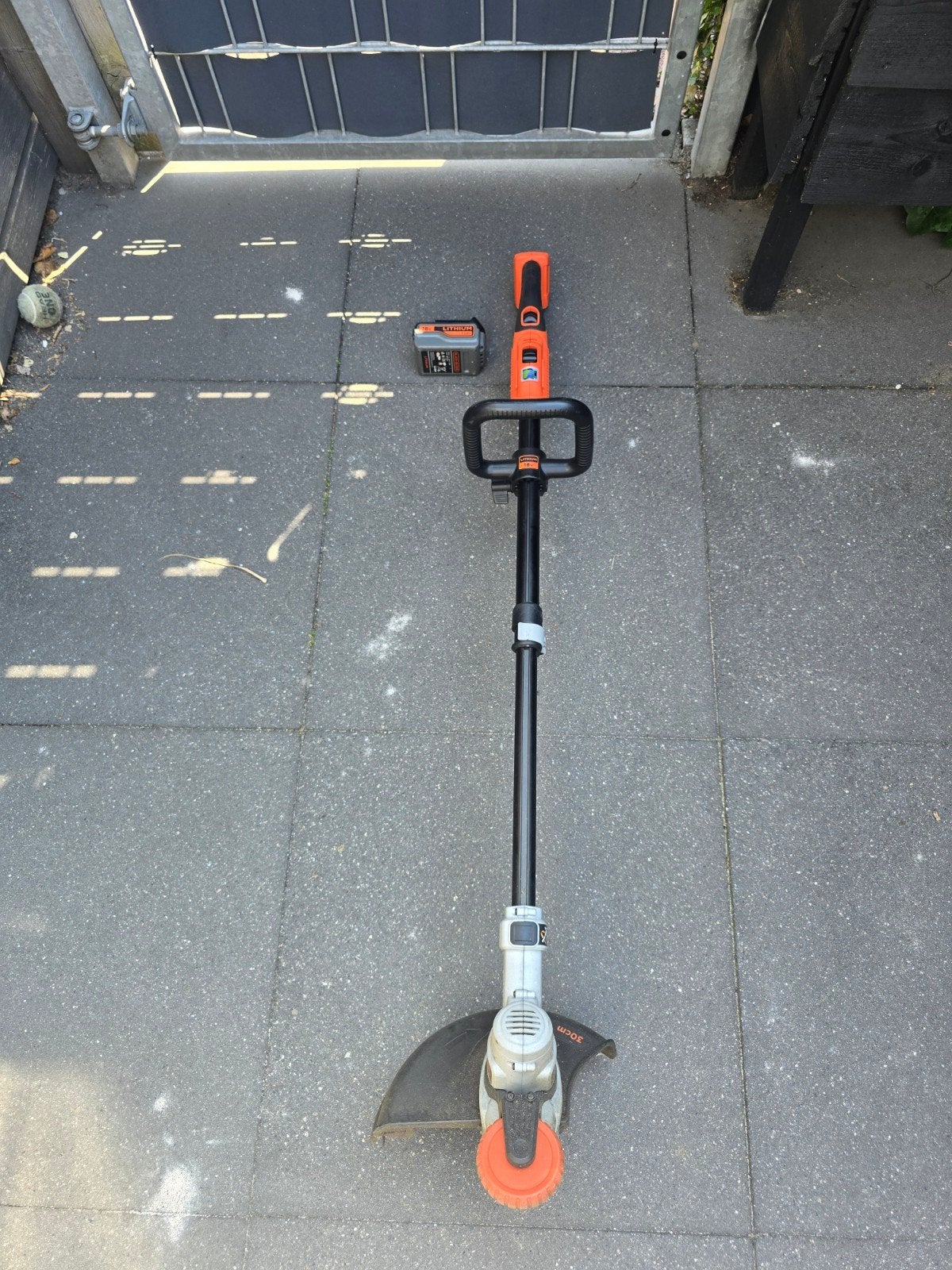 Black+Decker Kantjesknipper met accu (geen oplader), Ophalen, Gebruikt, 30 tot 50 cm, Black+Decker