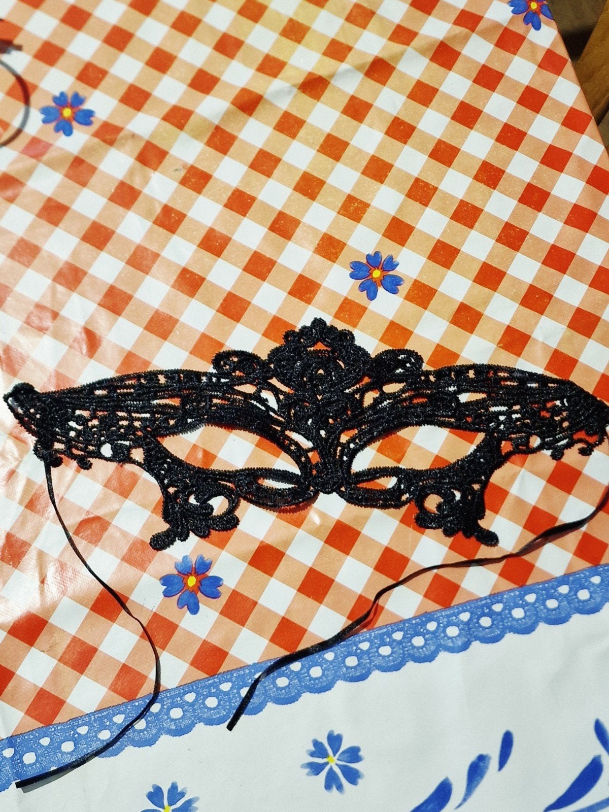Elegant Zwart Kanten Masker voor Feestjes, Ophalen of Verzenden, Zo goed als nieuw, Feestartikel, Halloween of Griezel