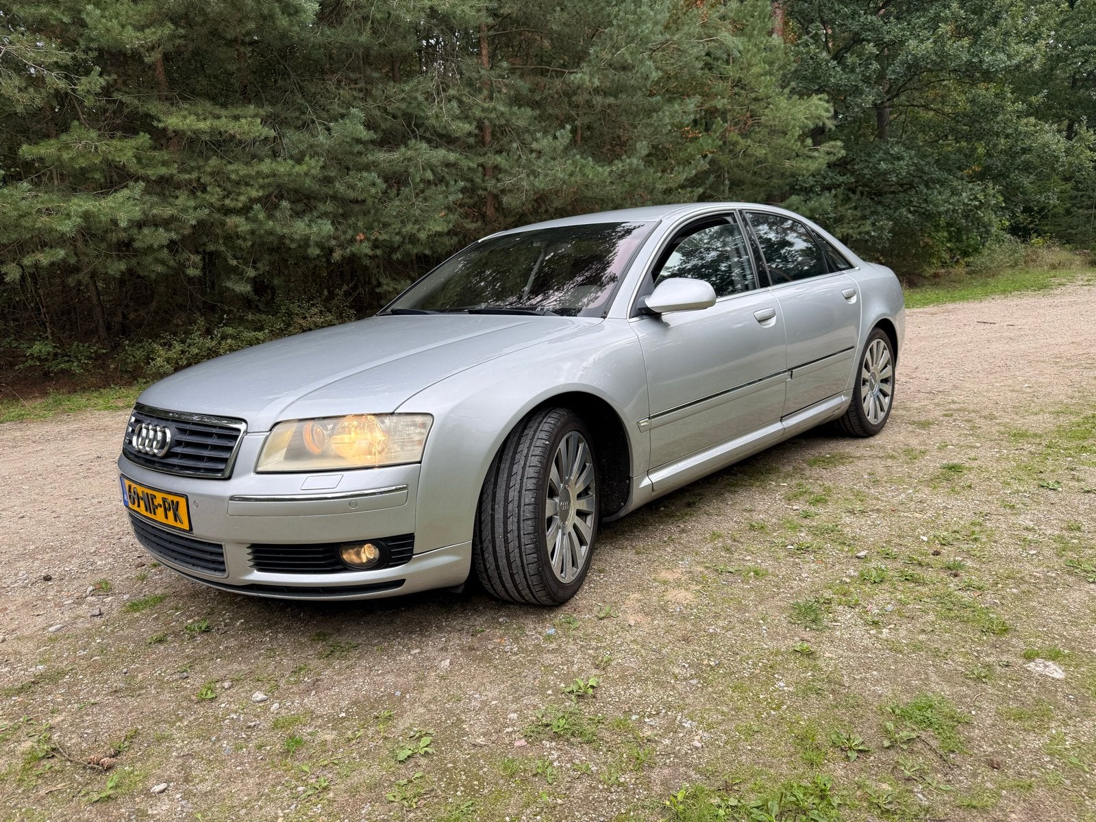 Audi A8 4.2 Quattro 246KW AUT 2003 Grijs, Auto's, Automaat, 4172 cc, 8 cilinders, Origineel Nederlands