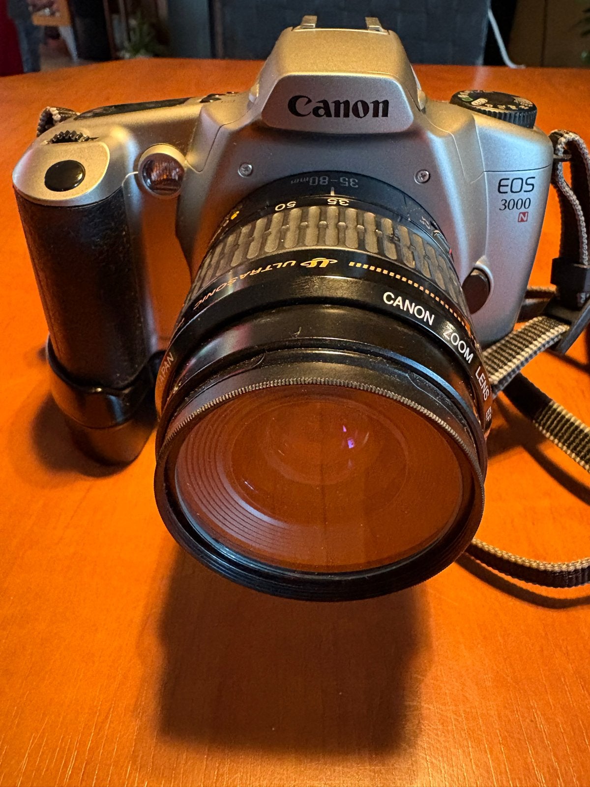 Canon EOS 3000N met 35-80mm USM lens en batterypack, Audio, Tv en Foto, Fotocamera's Analoog, Ophalen of Verzenden, Gebruikt, Spiegelreflex