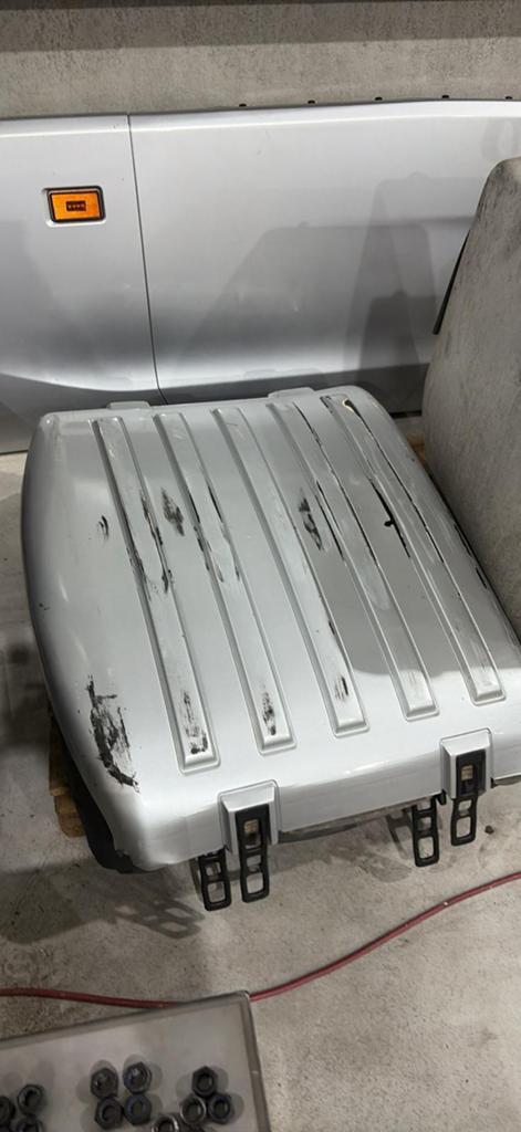 Te koop 2x spatborden set scania compleet origineel, Auto-onderdelen, Vrachtwagen-onderdelen, Ophalen of Verzenden, Scania, Carrosserie en Plaatwerk