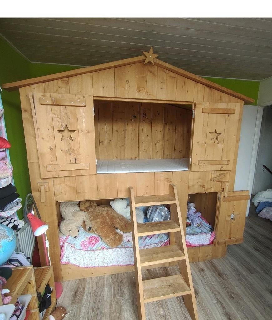 Uniek houten stapelbed in huisjesstijl., Ophalen, Gebruikt, Stapelbed