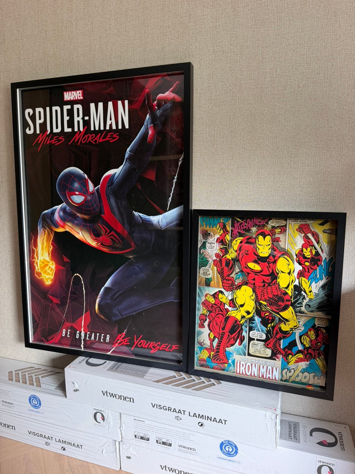 Iron man en spiderman posters met lijst, Ophalen, Rechthoekig Staand, Met lijst, Deurposter of groter