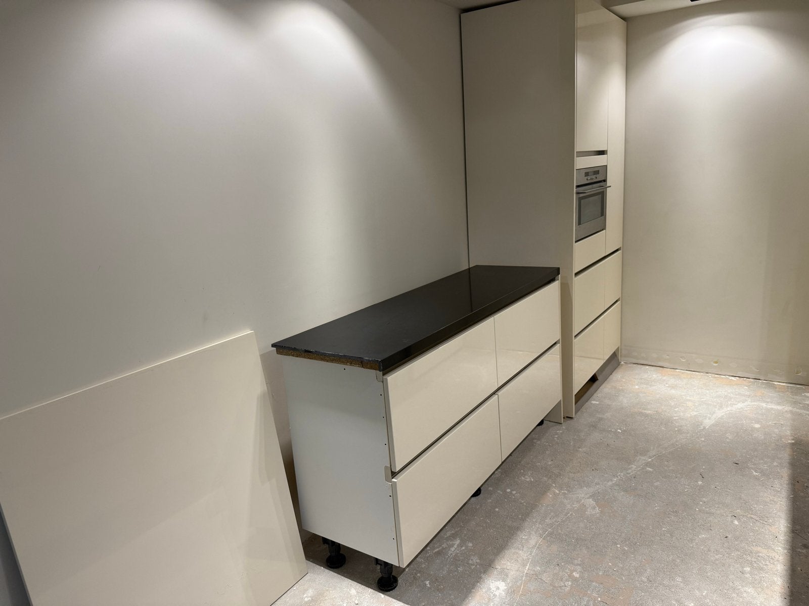 Foto 5 van Luxe Keuken met Atag Apparatuur en granieten blad