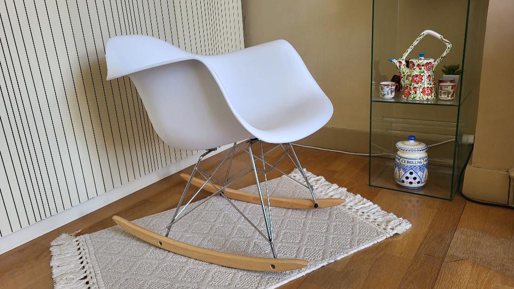 Vitra Eames rar Design ~ schommelstoel Wit Chroom ~ Replika, Huis en Inrichting, Fauteuils, Ophalen, Zo goed als nieuw, Hout