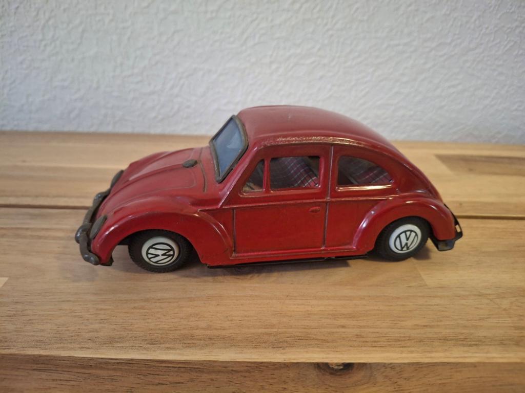 Vintage blikken speelgoedauto 17 cm Volkswagen Kever rood, Ophalen of Verzenden, Gebruikt