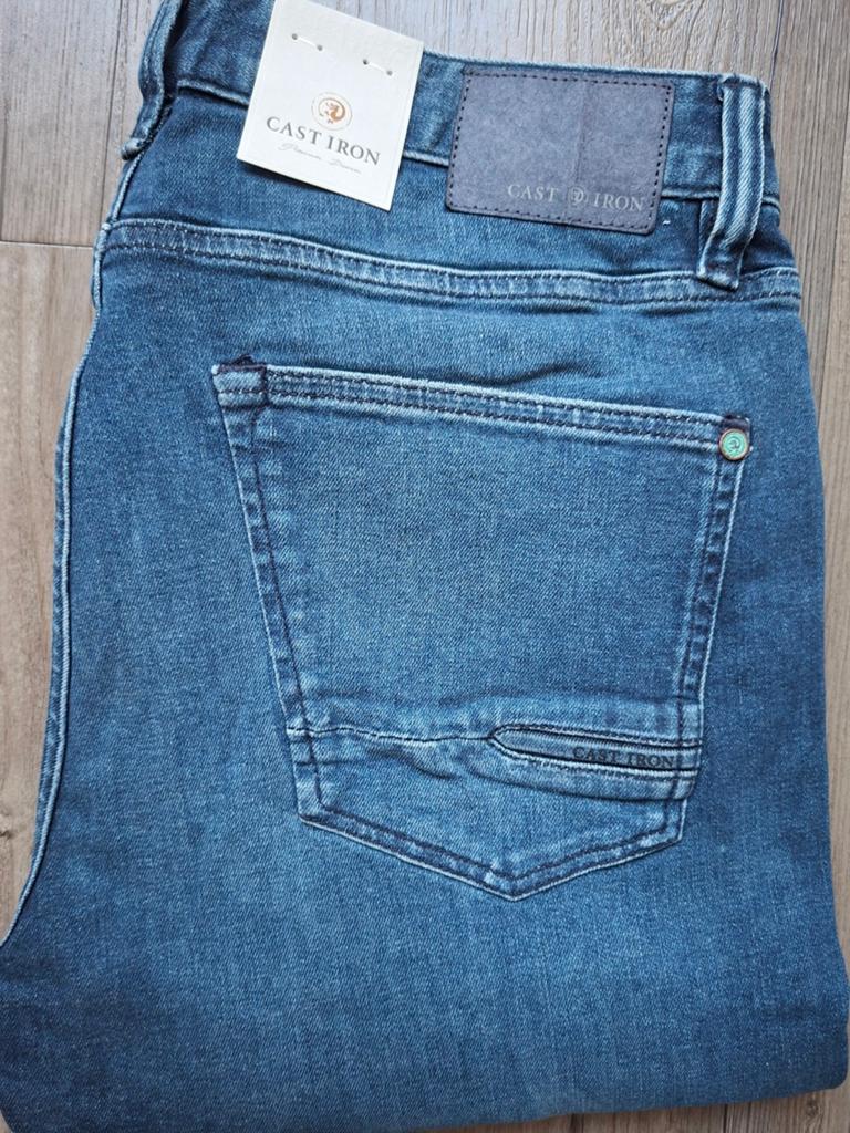 CAST IRON Cuda jeans W33 L34, Kleding | Heren, Spijkerbroeken en Jeans, Nieuw, W33 - W34 (confectie 48/50), Blauw, Ophalen of Verzenden