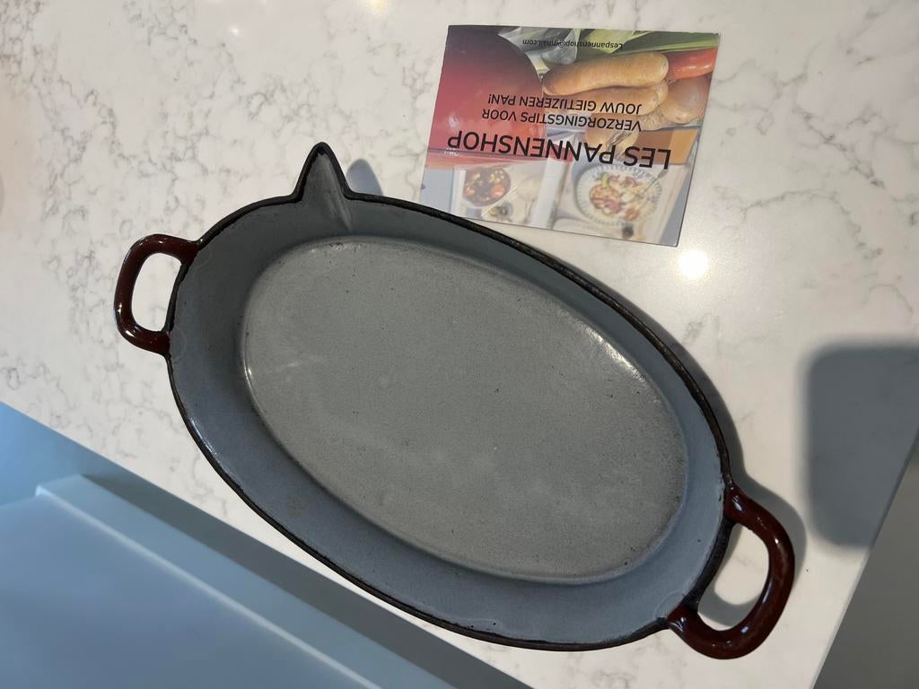 Gietijzeren ovenschaal merkloos 34 cm in gebruikte staat, Huis en Inrichting, Keuken | Potten en Pannen, Gebruikt, -, Ophalen of Verzenden