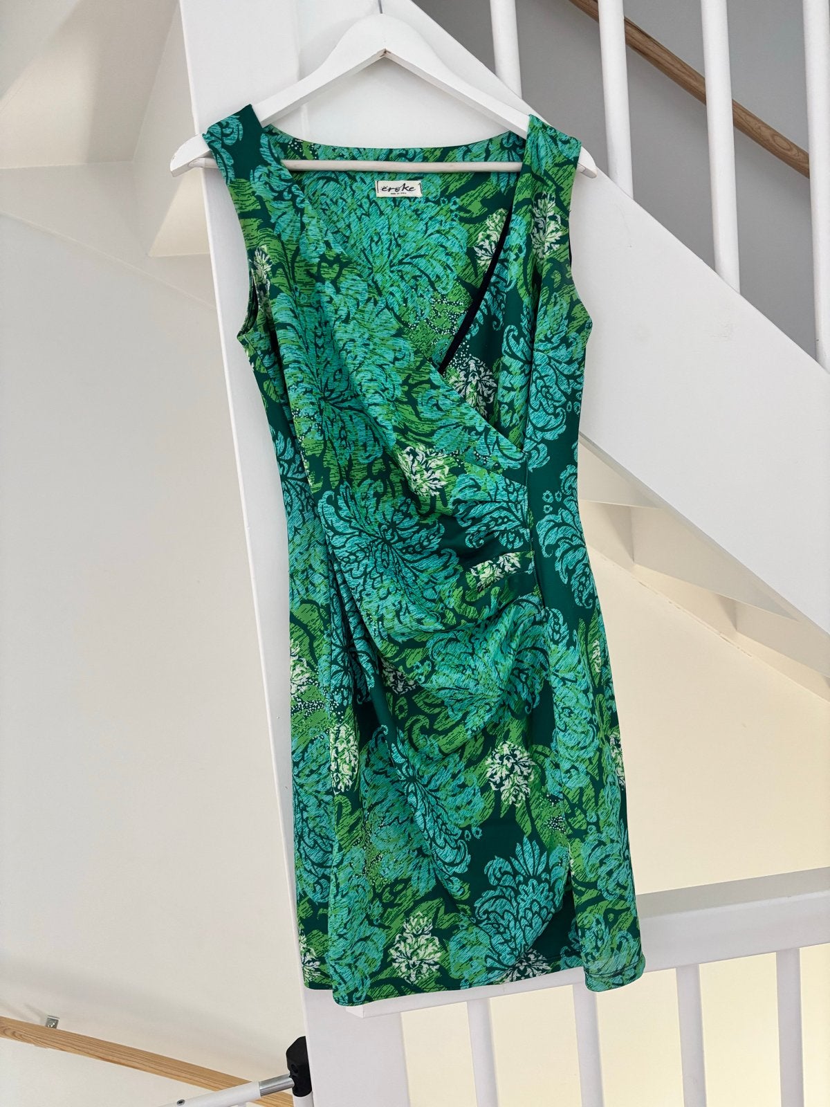 Groene Eroke jurk met plooien, maat M, 92 cm lengte, Maat 38/40 (M), Ophalen of Verzenden, Zo goed als nieuw, Boven de knie