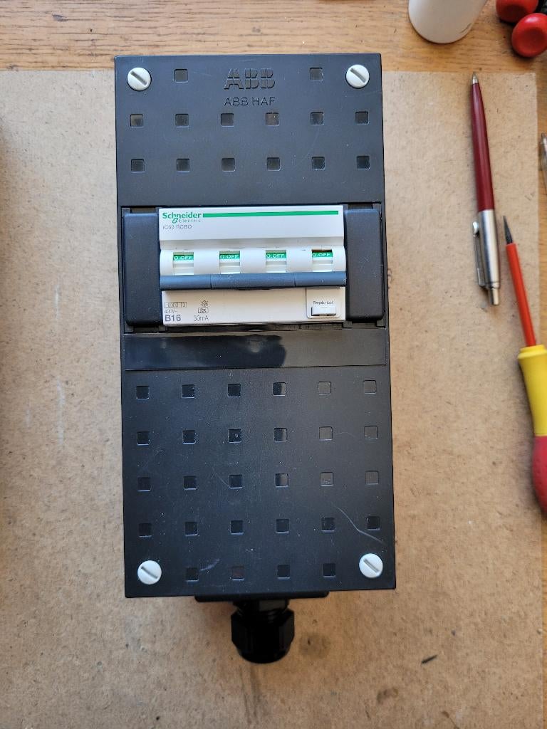 ABB uitbreidingskast met 3 fase Schneider aardlekautomaat, Ophalen of Verzenden, Zo goed als nieuw, Laadpaal