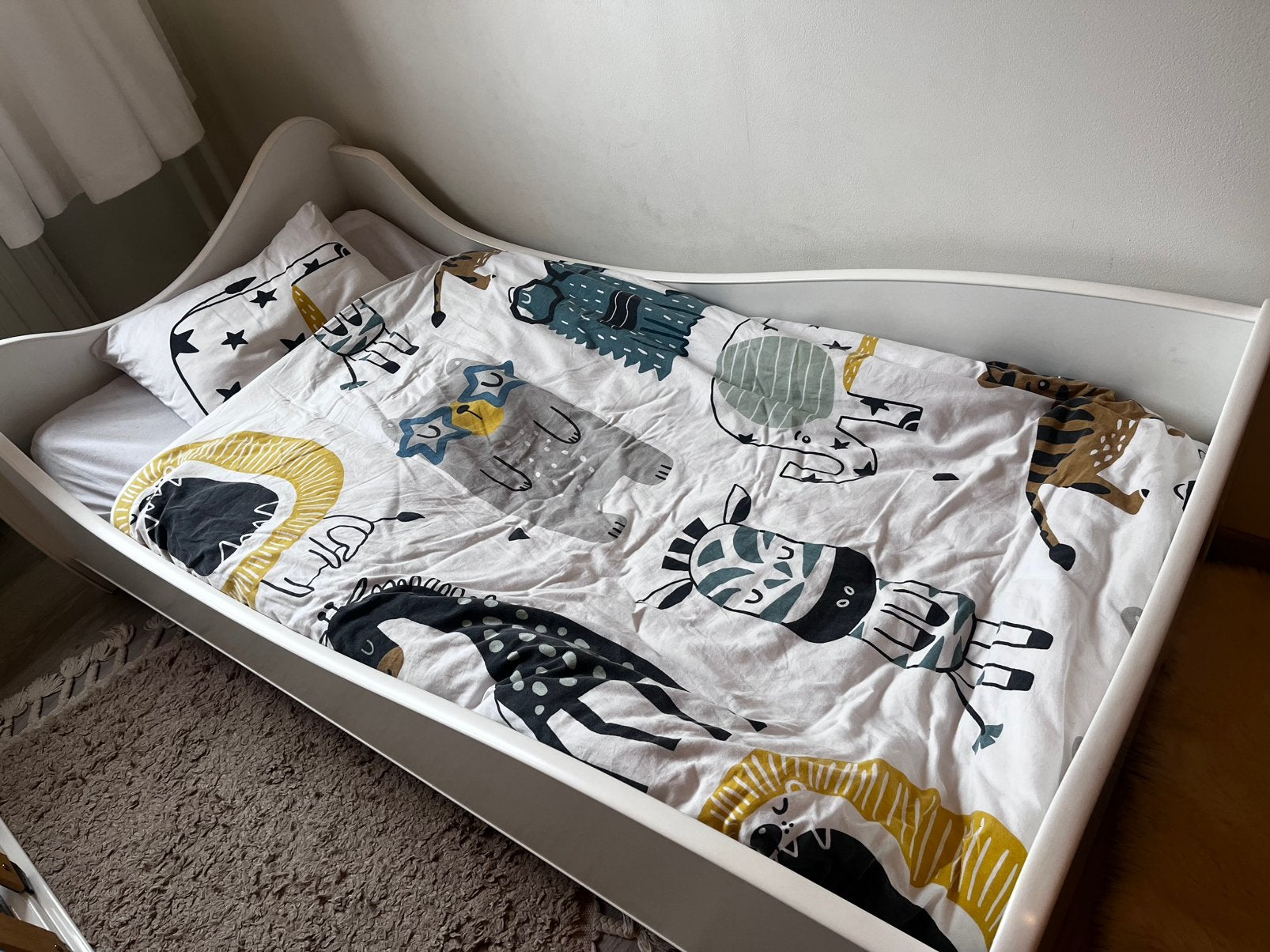 Peuterbed 70x140 wit (incl. matras, dekbed en overtrek), Ophalen, Gebruikt, 70 tot 85 cm, 140 tot 160 cm