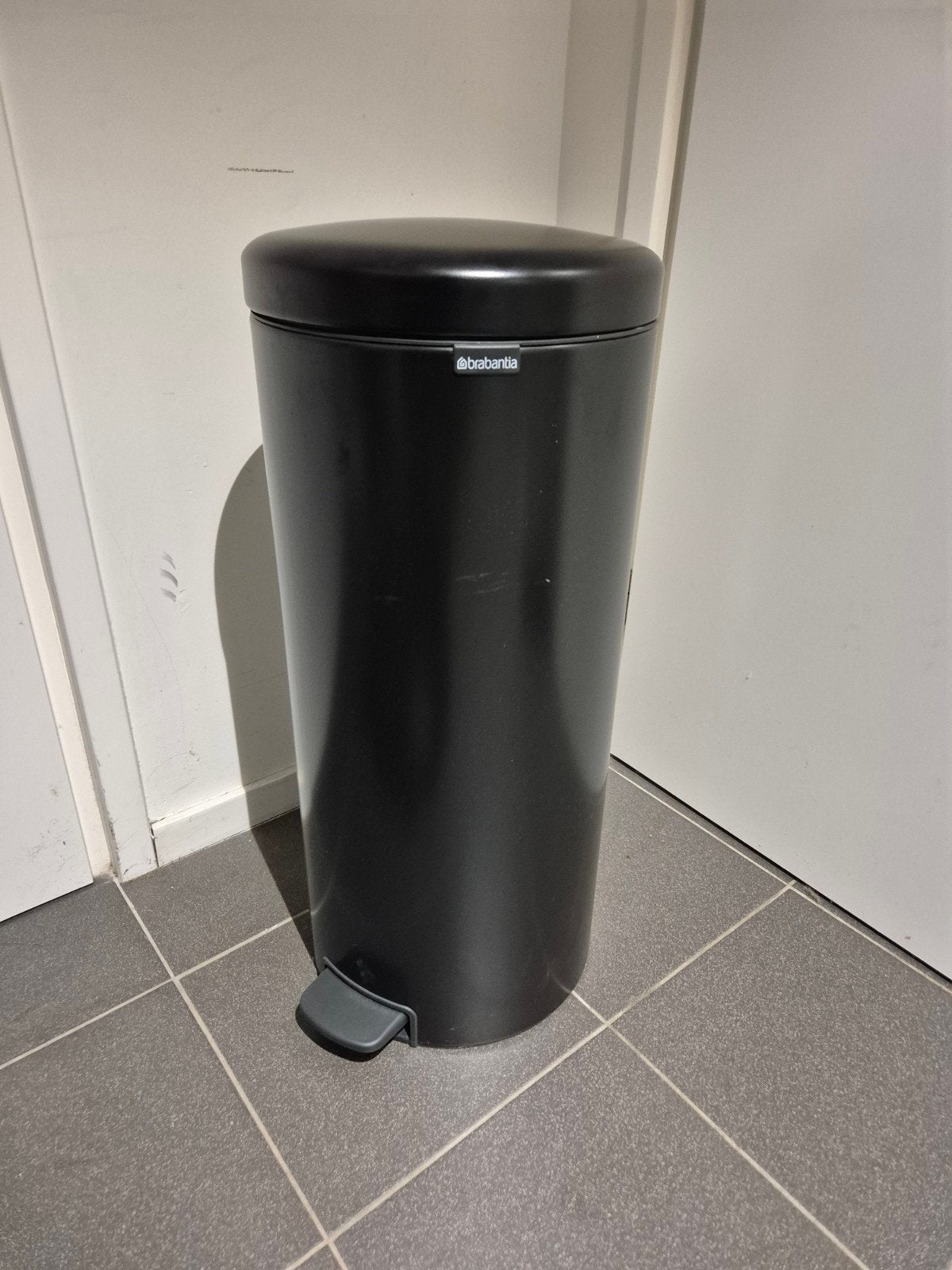 brabantia Newicon prullenbak 30 liter Matt black, Huis en Inrichting, Woonaccessoires | Prullenbakken, Ophalen, Onbekend, Zo goed als nieuw