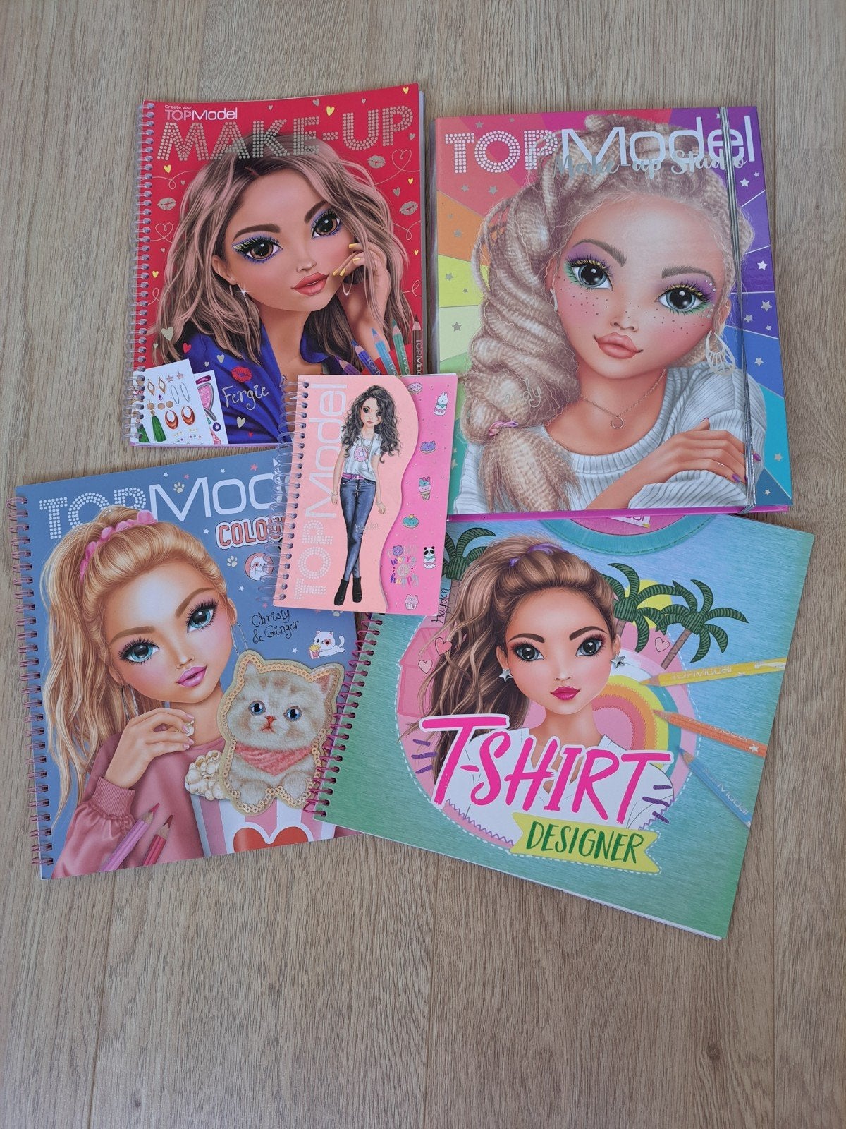Topmodel kleurboeken set, Ophalen, Zo goed als nieuw, Papier, Schets- of Tekenboek
