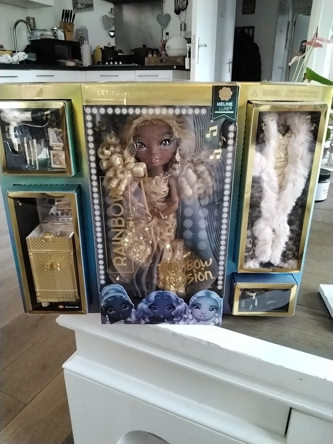 Rainbow High Vision Meline Luxe Pop - Nieuw in doos golden, Ophalen of Verzenden, Nieuw, Overige typen