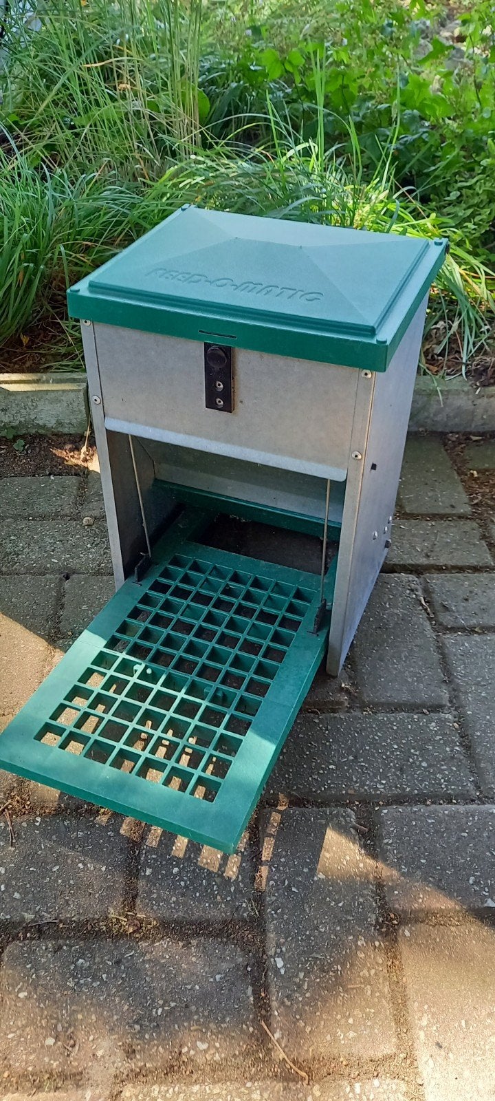 Automatische kippenvoeder. Trapbak kippenvoer. Feed O Matic, Ophalen, Gebruikt, Drinken en Voederen