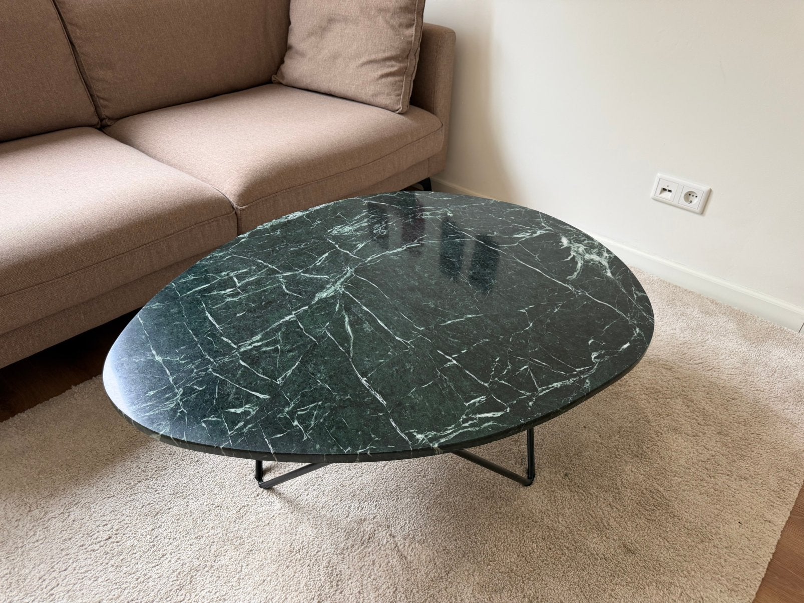 Groen marmeren salontafel Trivisan met zwart onderstel, Ophalen, 50 tot 100 cm, Overige materialen, 50 tot 100 cm