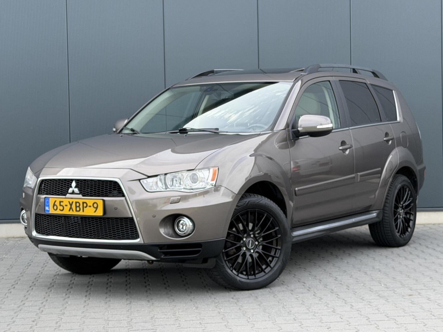 Mitsubishi Outlander 2.0 Edition Two Leder - Schuifdak - Xen, Auto's, Beige, 4 cilinders, Bedrijf, 1600 kg