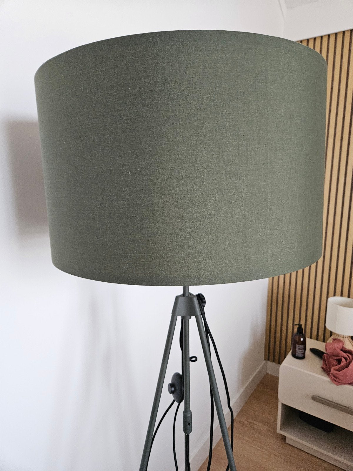 Stijlvolle staande lamp met stoffen kap - Zo goed als nieuw, Ophalen, Modern, Scandinavisch, Metaal, E27 (groot)