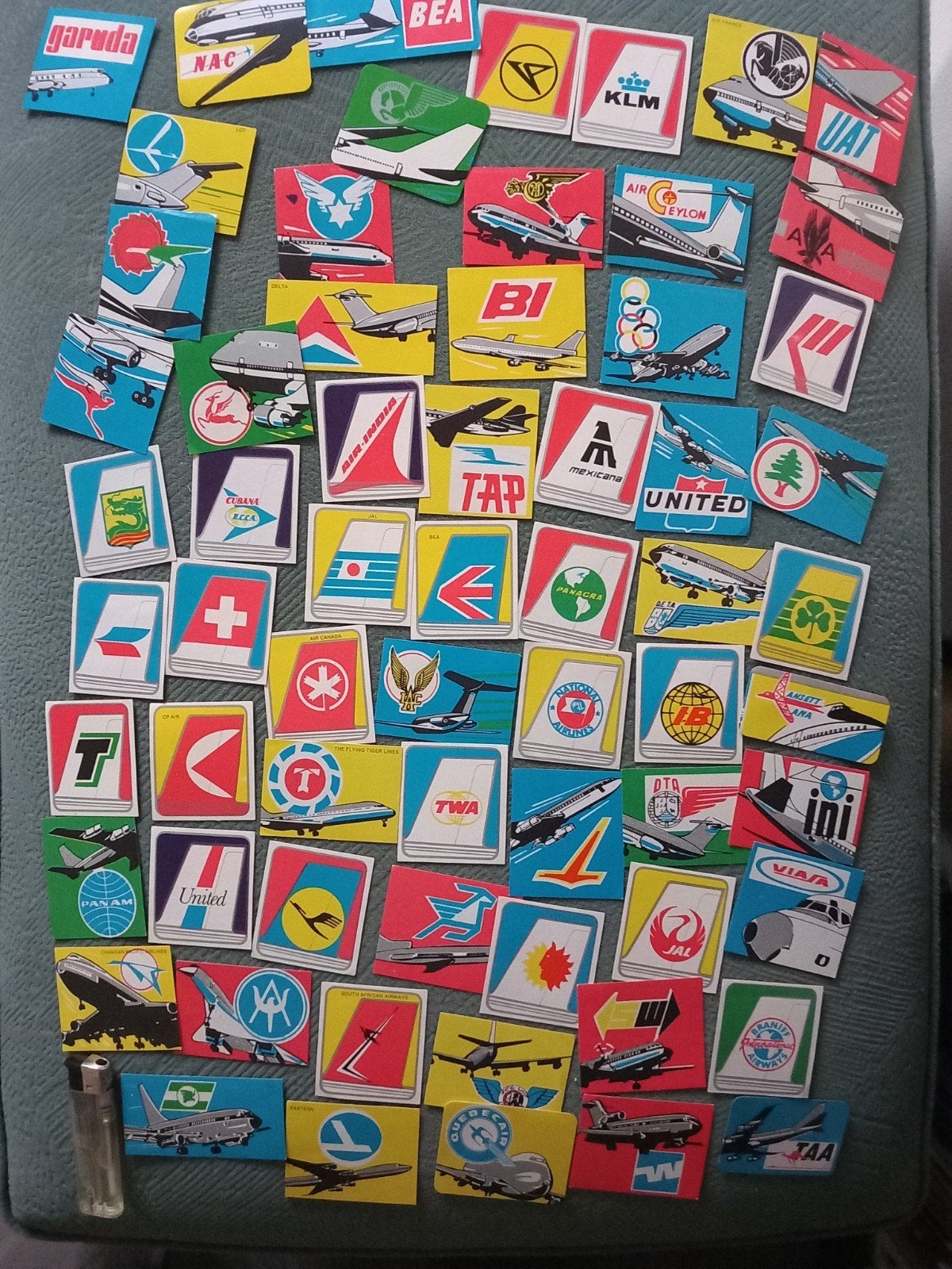 ongeveer 64 stuks luchtvaartmaatschappij stickers, vliegtuig, Verzamelen, Ophalen of Verzenden, Gebruikt, Bedrijf of Vereniging