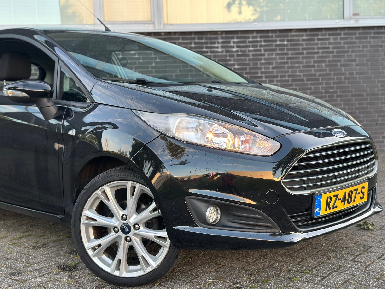 Foto 6 van Ford Fiësta 1.25 44KW 3DR 2014 Zwart/17INCH/CRPLY/NW ONDRHD