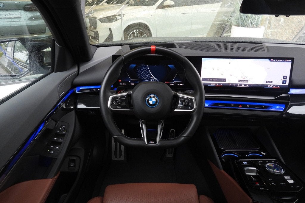 BMW i5 M60 xDrive / Panoramadak / Trekhaak / Parking Assista, 514 km, Gebruikt, Zwart, 601 pk