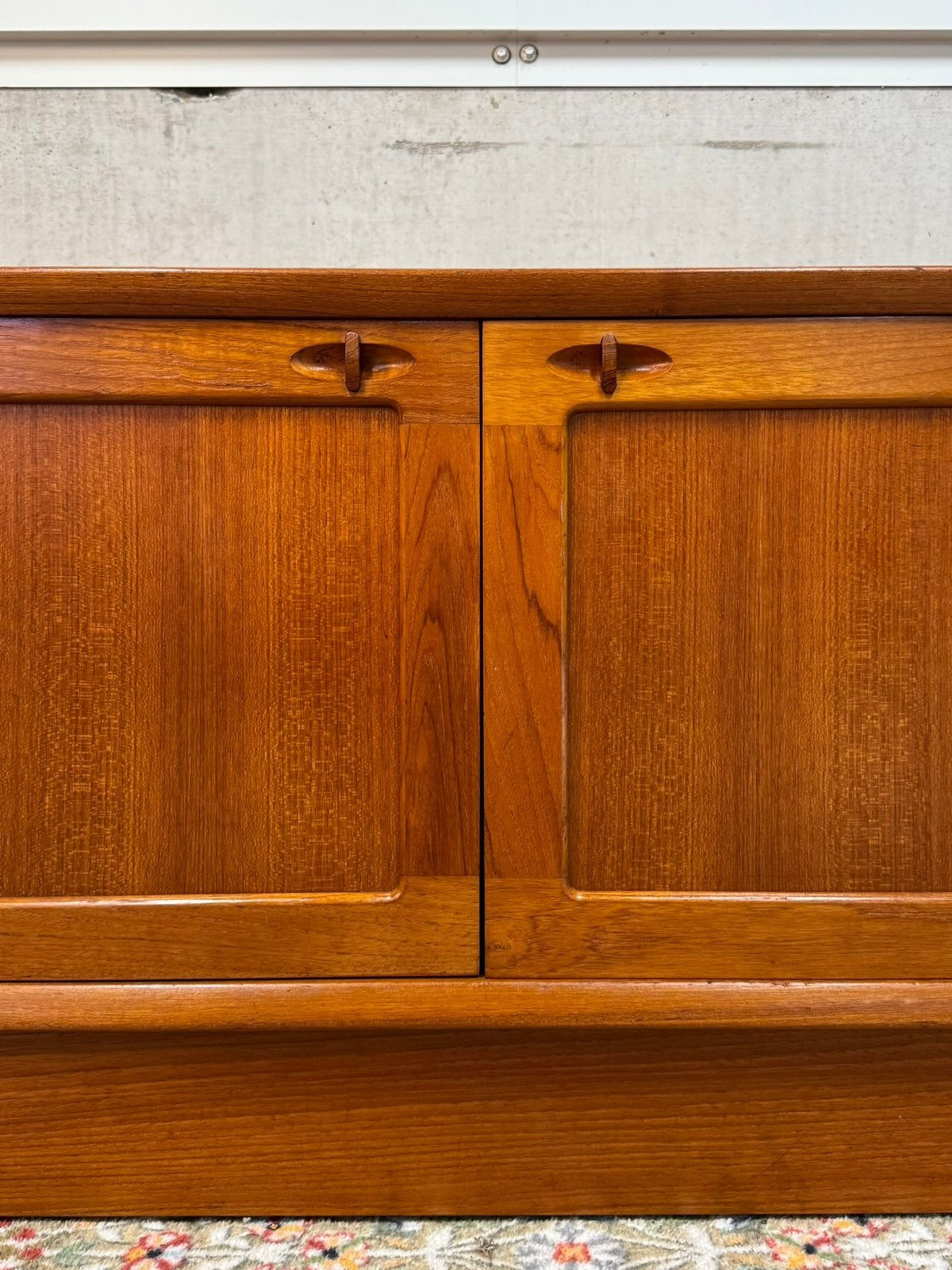 H.W. Klein Bramin Televisiemeubel, Ophalen, Lowboard dresser danish, Met deur(en), 100 tot 150 cm