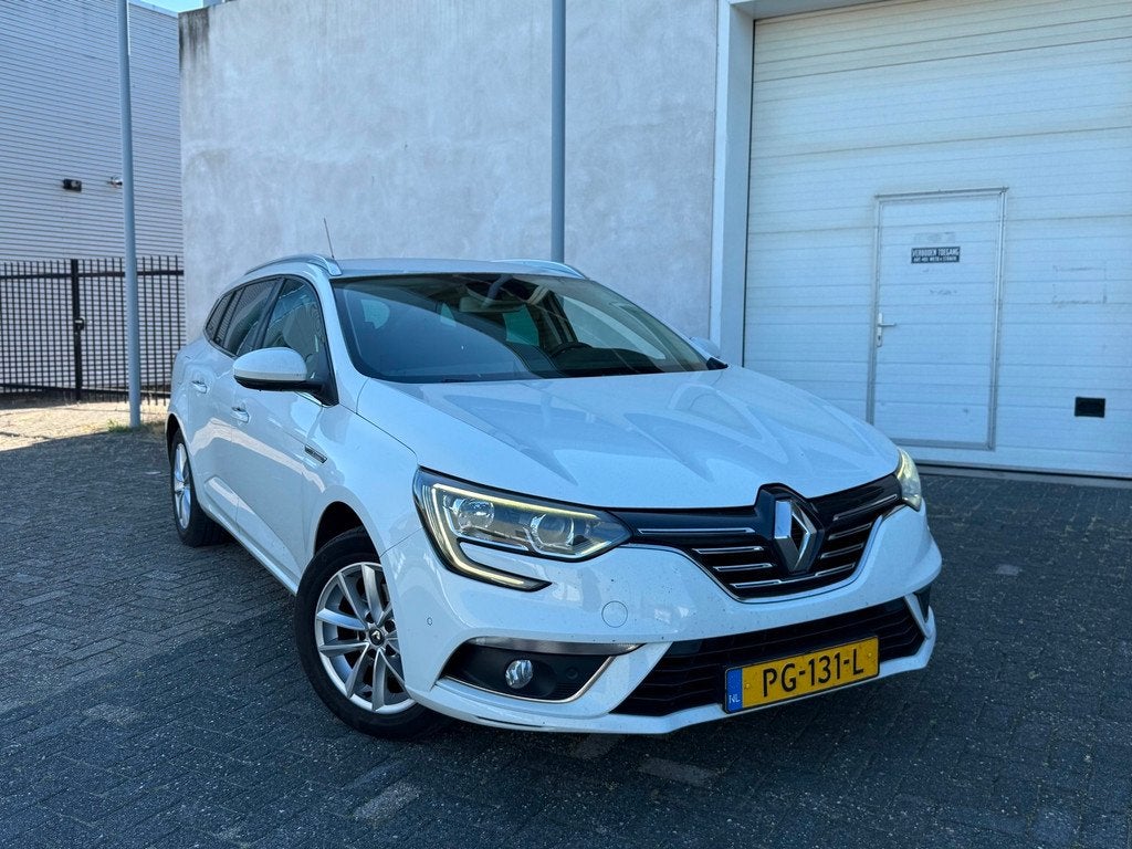 Renault Mégane Estate 1.5 dCi Eco2 BOSE (bj 2017) LED|NAVI|, Voorwielaandrijving, Gebruikt, Leder en Stof, Wit