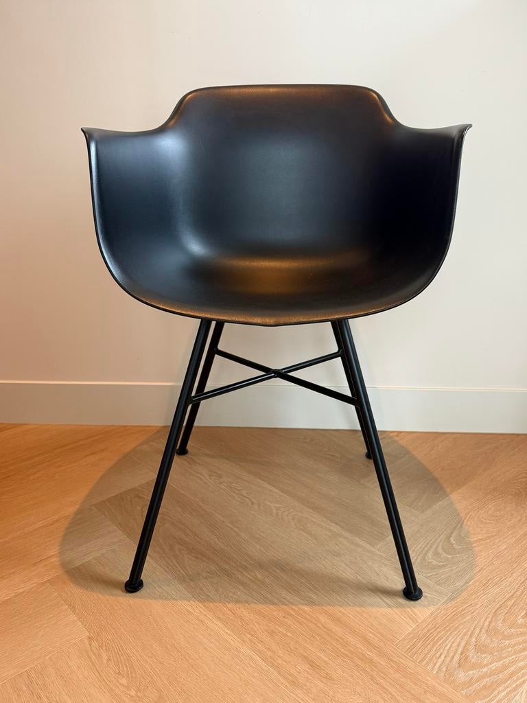 Karwei Kuipstoel Mees, zwart met armleuning, Huis en Inrichting, Stoelen, Ophalen, Kunststof, Zwart, Zo goed als nieuw