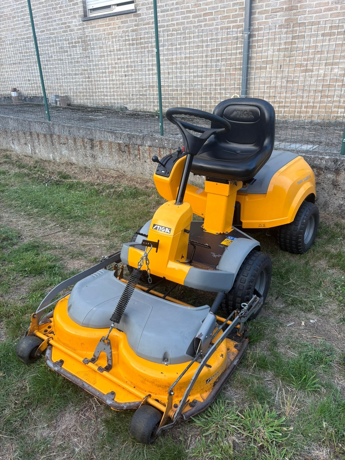 Stiga Park Zitmaaier, Ophalen, Zo goed als nieuw, Elektrische starter, 90 tot 120 cm