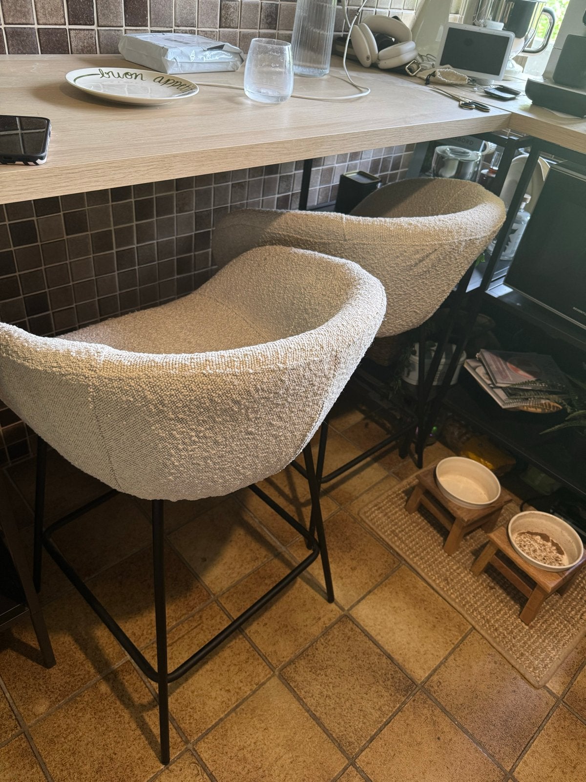 Set van 2 moderne barkrukken met stoffen boucle bekleding, Ophalen, Gebruikt, 60 tot 90 cm, Metaal