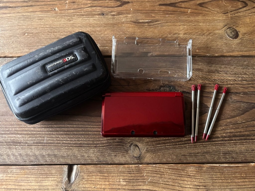 Nintendo 3DS (original model) in Red, Ophalen of Verzenden, Zo goed als nieuw, Rood, 3DS