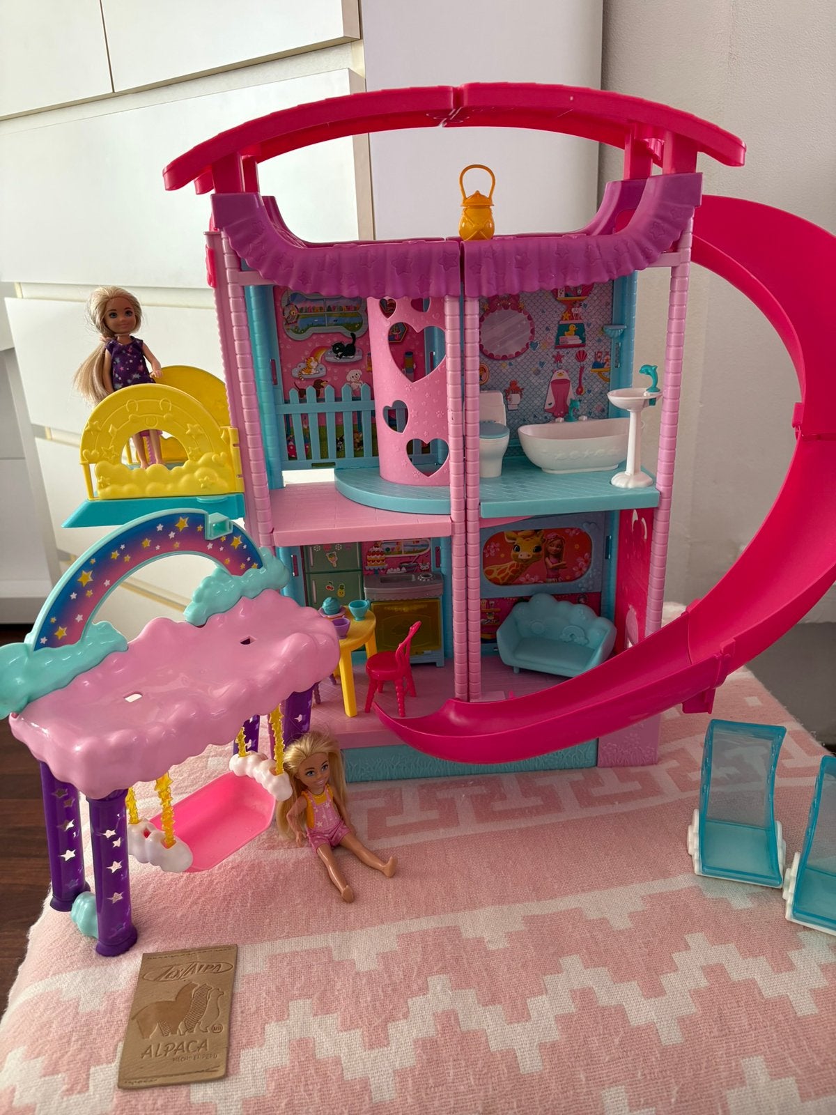 Barbie Chelsea speelhuis met zwembad, Kinderen en Baby's, Speelgoed | Poppenhuizen, Ophalen, Zo goed als nieuw, Poppenhuis