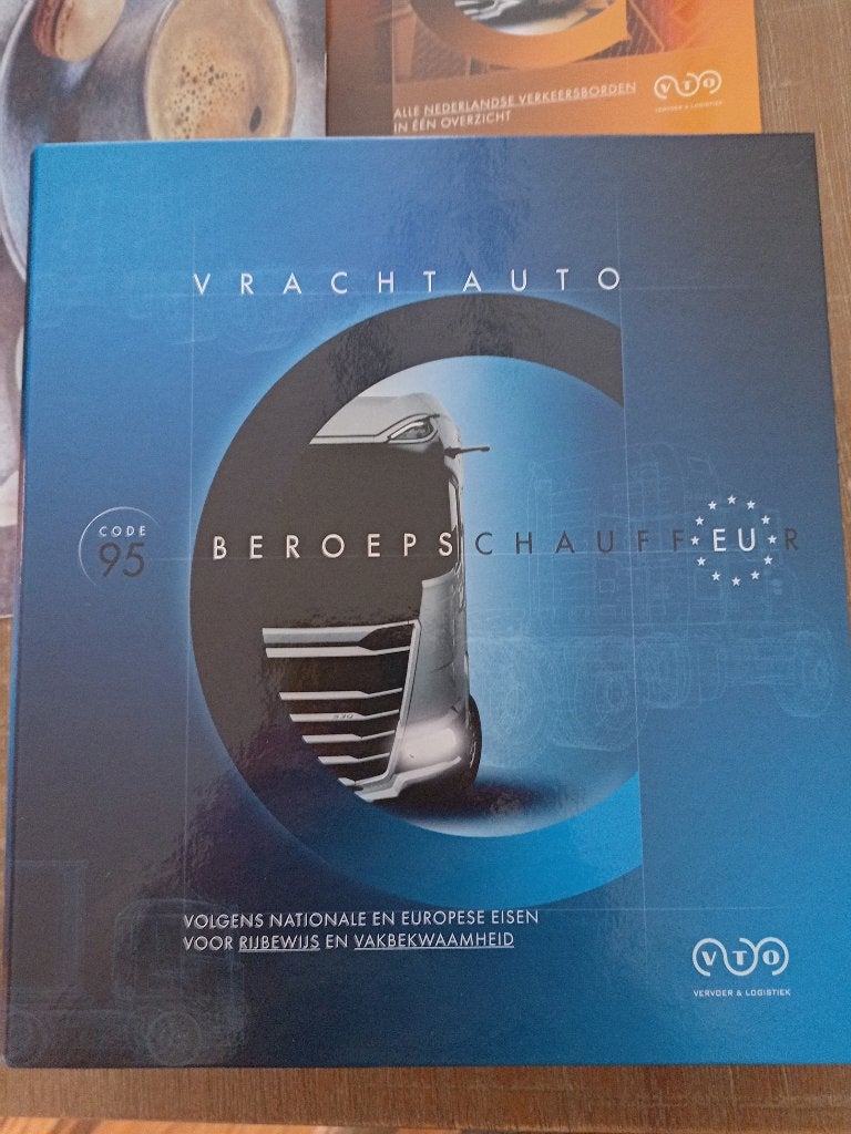Theorieboeken vrachtwagen met code 95, Ophalen of Verzenden, Alpha, Zo goed als nieuw, MBO