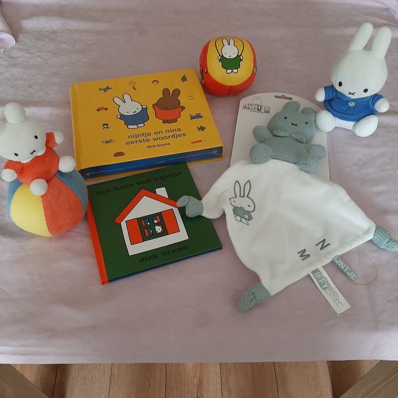 Nijntje speelgoed set - vintage bal met belletje en meer, Ophalen of Verzenden, Gebruikt, Overige typen, Met geluid