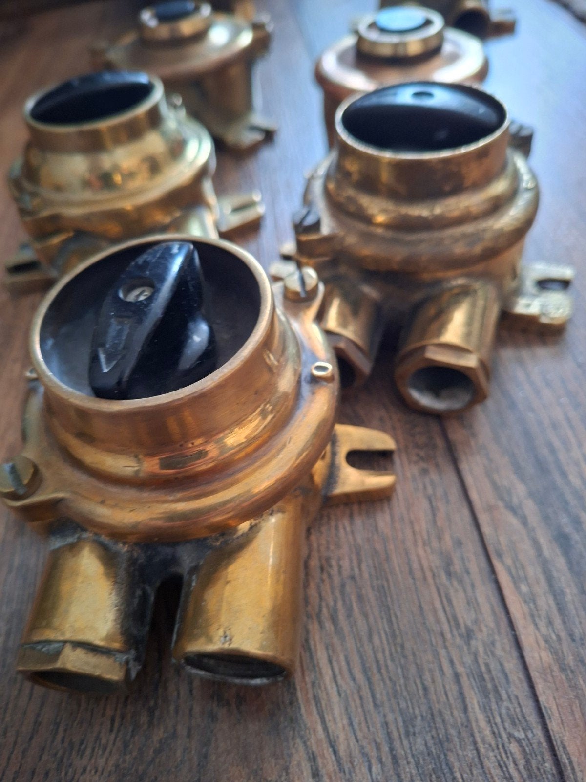 Zware vintage messing/bakeliet schakelaars – hotel, bar, bad, Ophalen of Verzenden