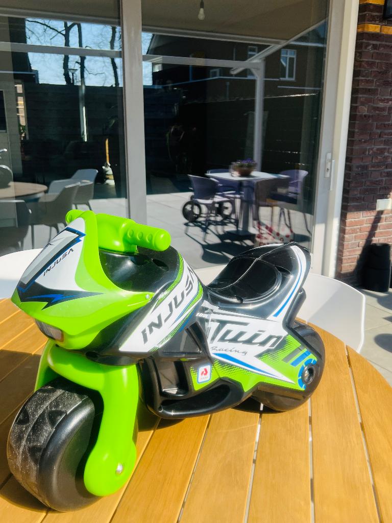 Injusa loopmotor Zwart met groen, Kinderen en Baby's, Speelgoed | Buiten | Voertuigen en Loopfietsen, Ophalen, Gebruikt, Overige typen