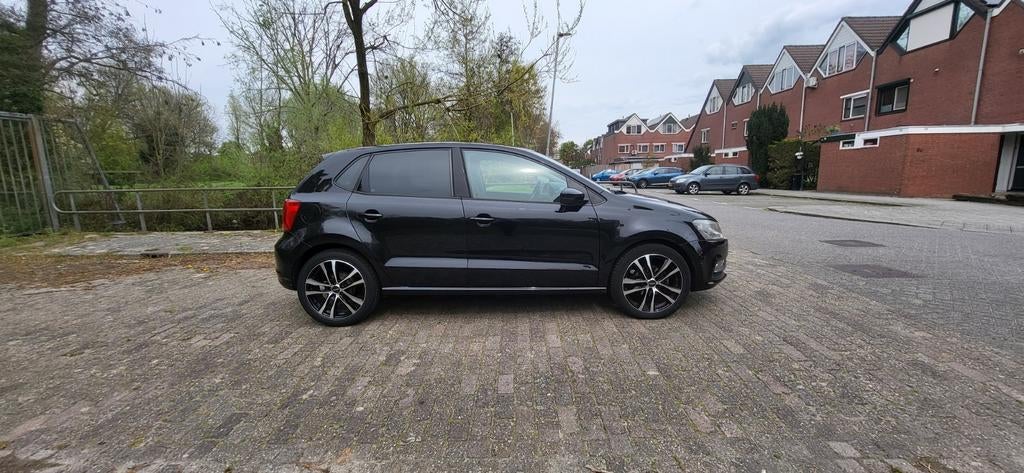 Volkswagen Polo 1.0 benzine 2015 Zwart – 79.990 km – Zuinig, Voorwielaandrijving, Stof, Zwart, Handgeschakeld