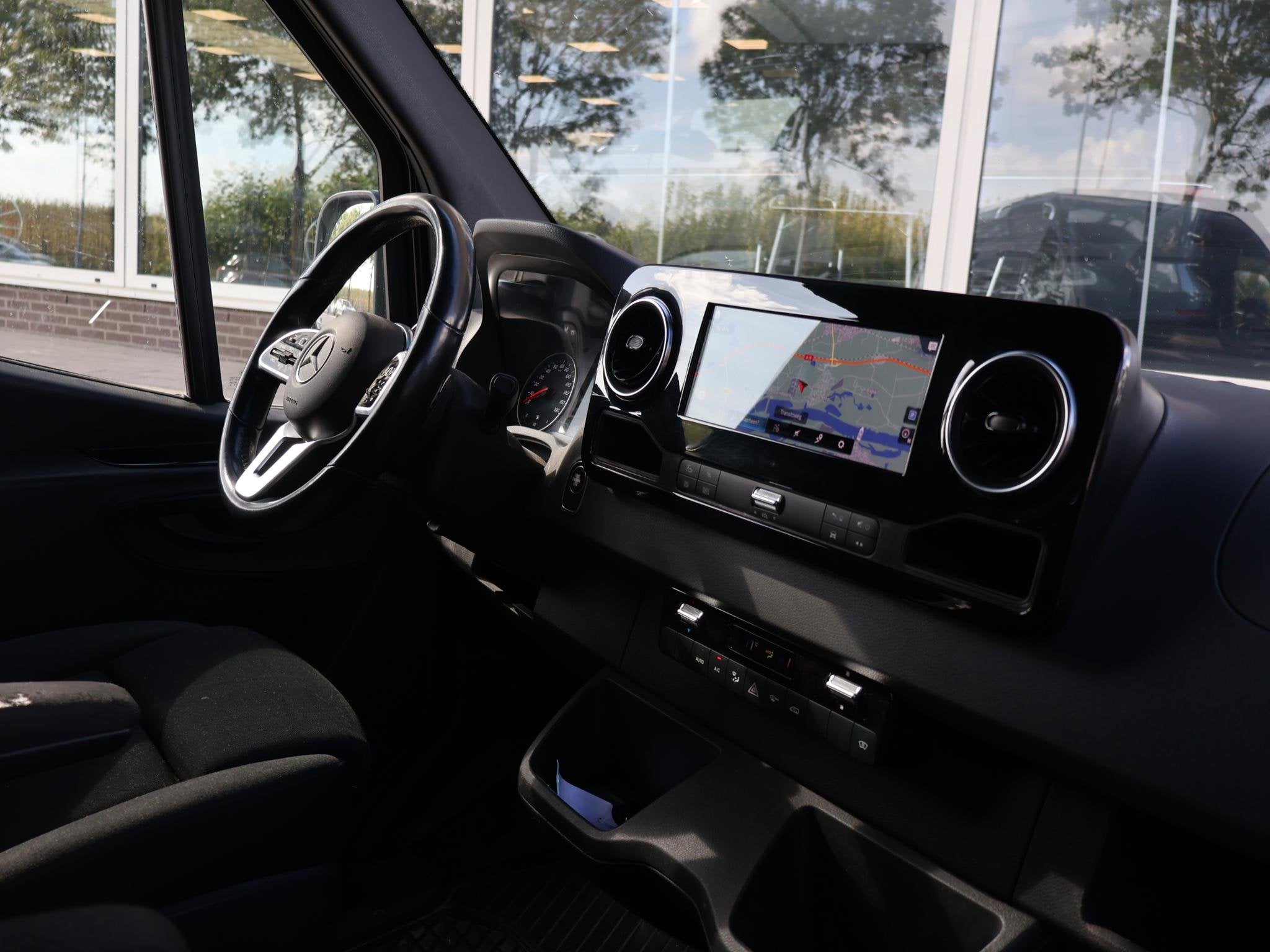 Mercedes-Benz Sprinter 319 3.0 CDI V6 190 PK AUT. L2H2 + 2 S, Automaat, Gebruikt, Euro 6, 190 pk