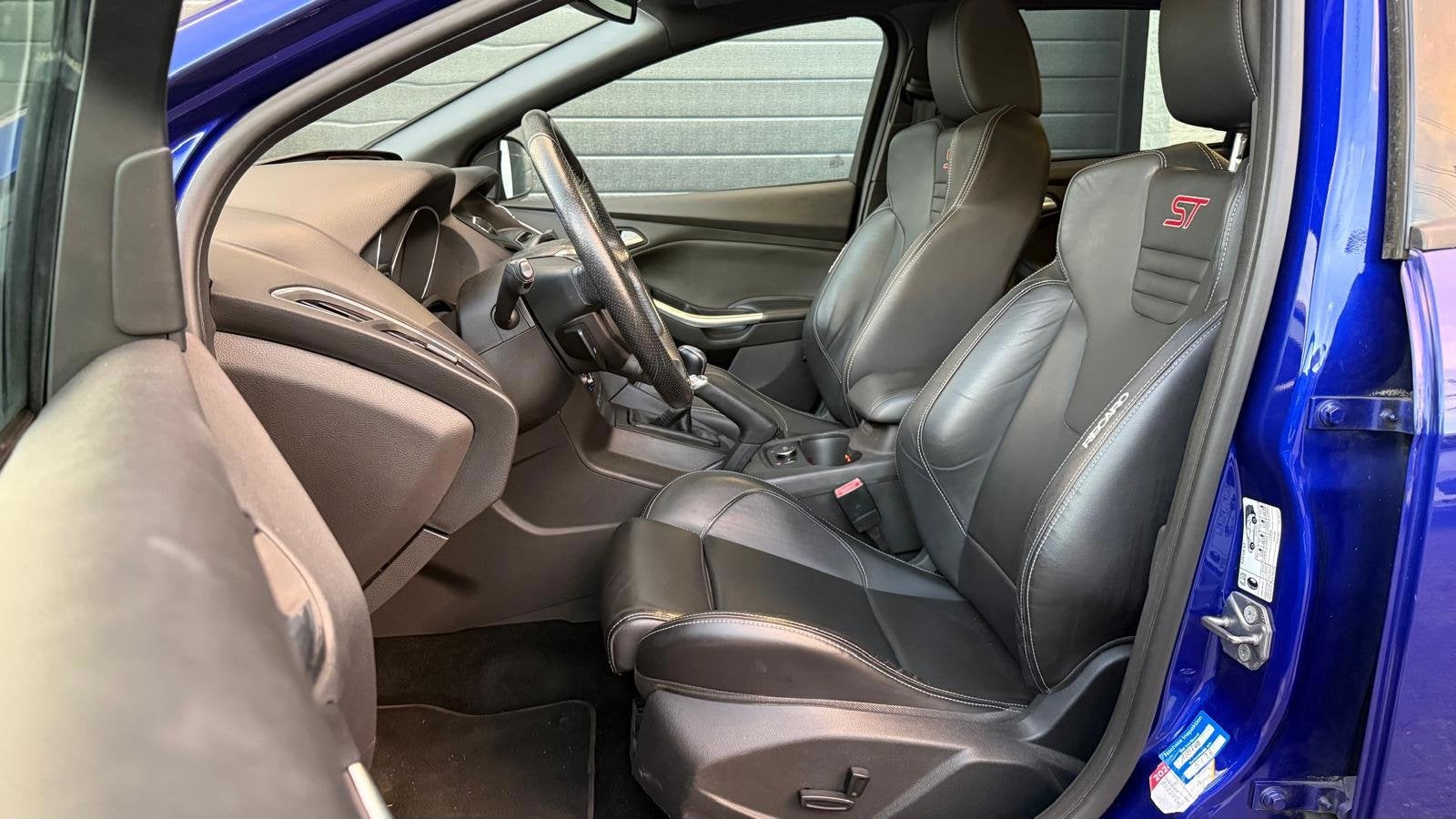 Ford Focus Wagon 2.0 EcoBoost ST-3 2.0 ST | 250 PK | Recaro, Automatische klimaatregeling, Gebruikt, Zwart, 4 cilinders