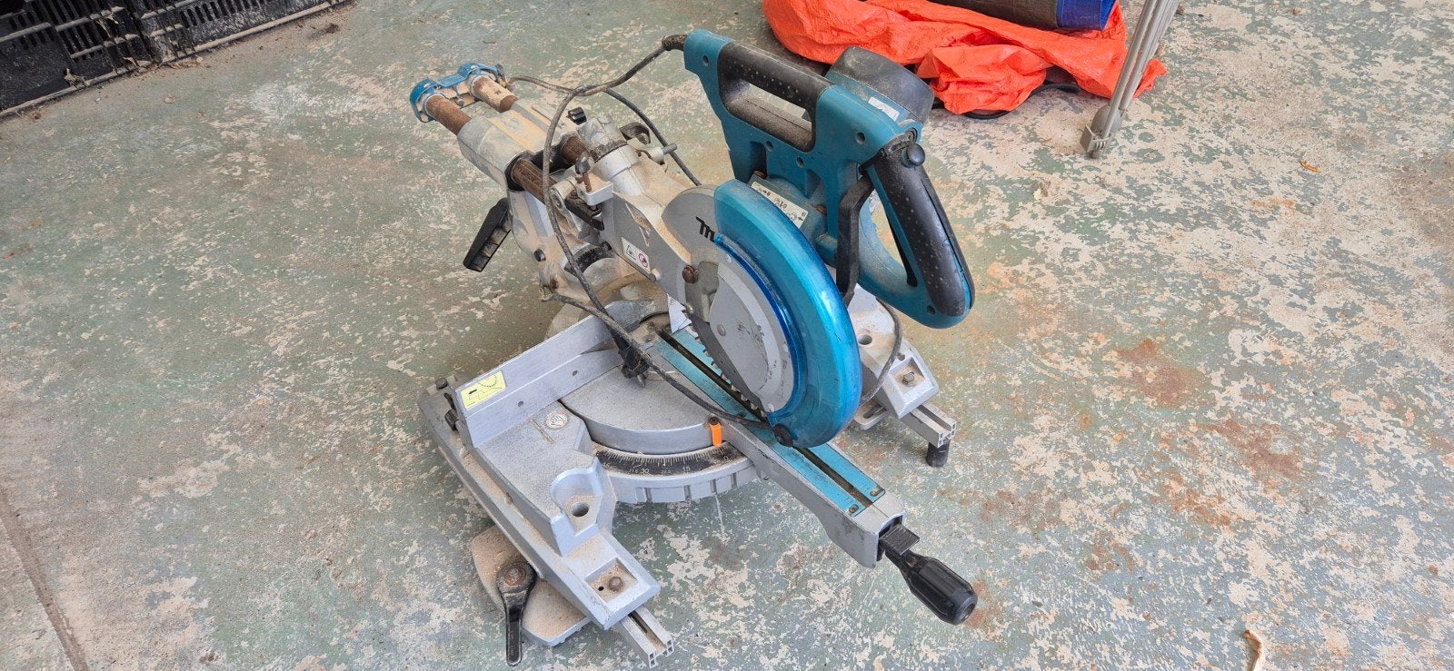 Makita LS1018L Afkortzaag, Ophalen, 70 mm of meer, Zo goed als nieuw, Makita