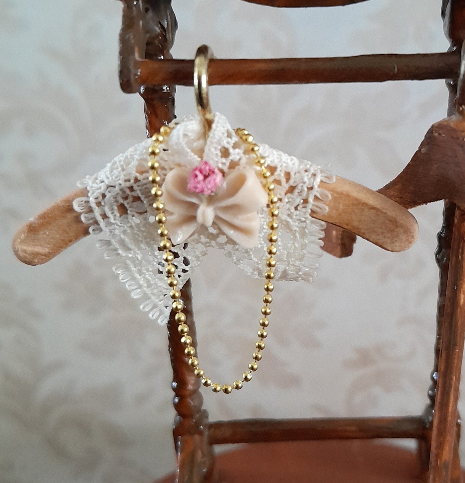 🪞PPH 1.12 ROMANTISCH KRAAGJE, STRIKJE & KETTING & HANGER🪞, Ophalen of Verzenden, Nieuw, Poppenhuis