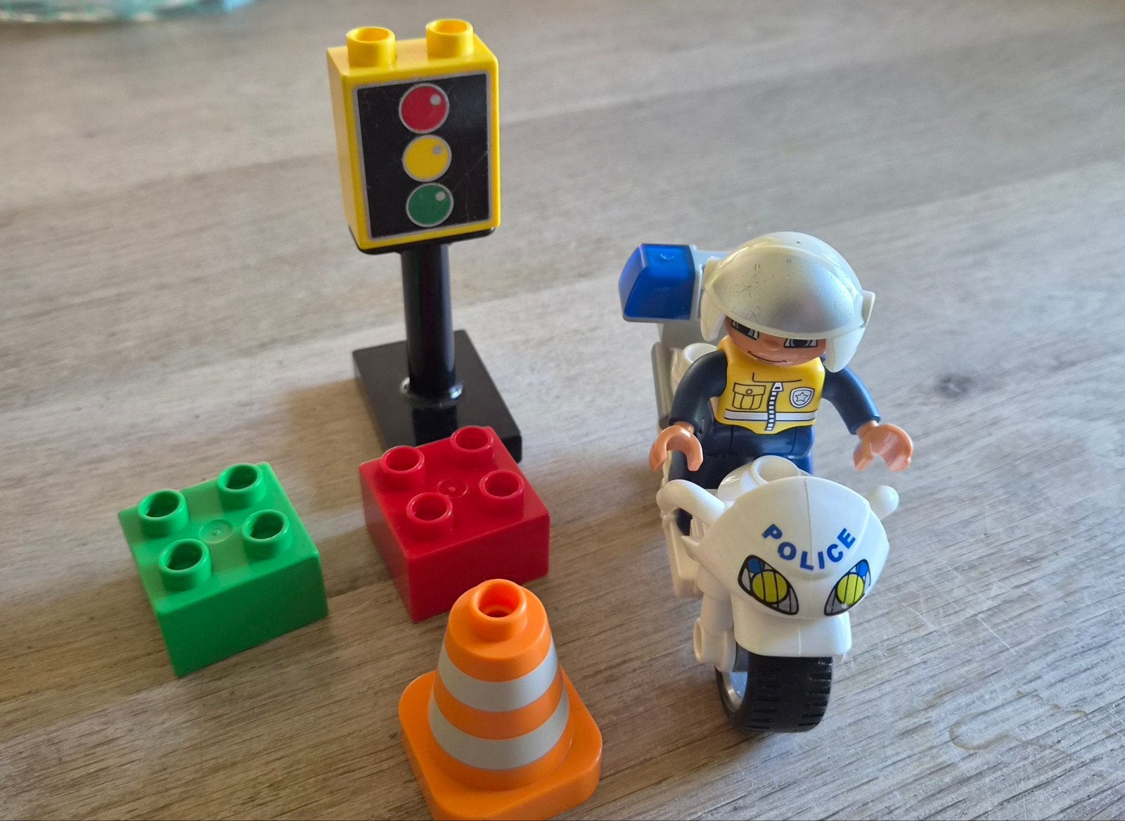 LEGO Duplo Politie Motor met Agent en Verkeerslicht, Ophalen of Verzenden, Gebruikt