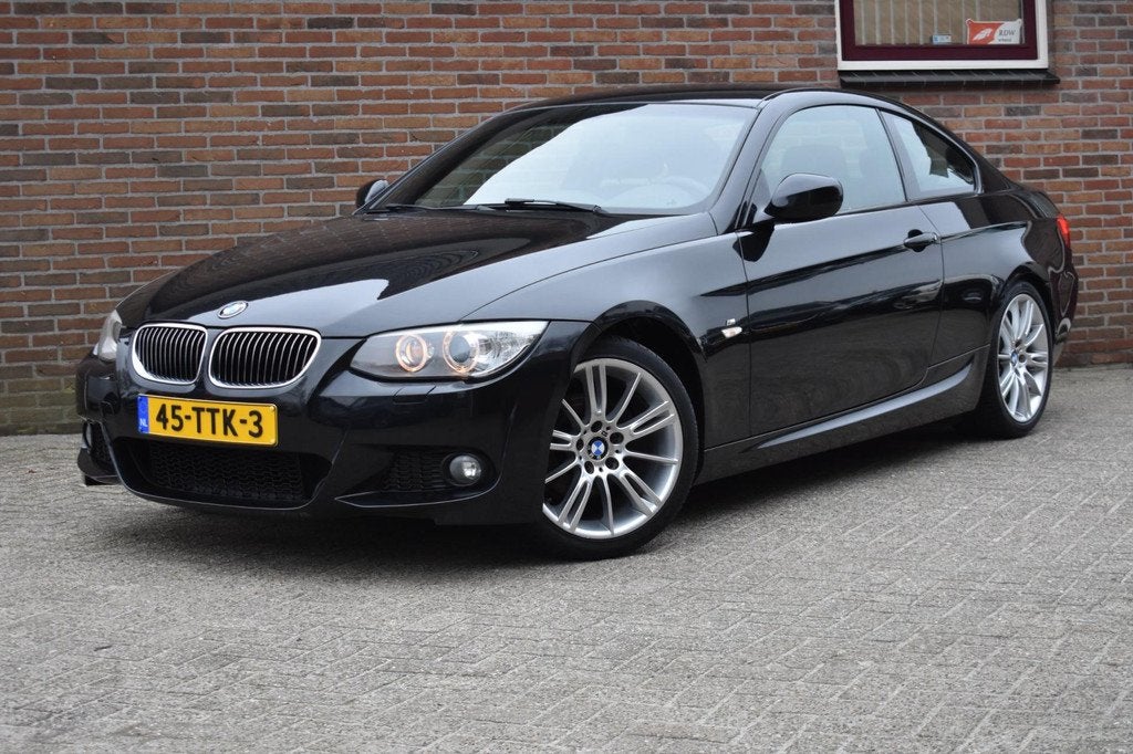 BMW 3-serie Coupé 320i Corporate Lease Business Line Sport, Zwart, 4 cilinders, 4 stoelen, Alcantara