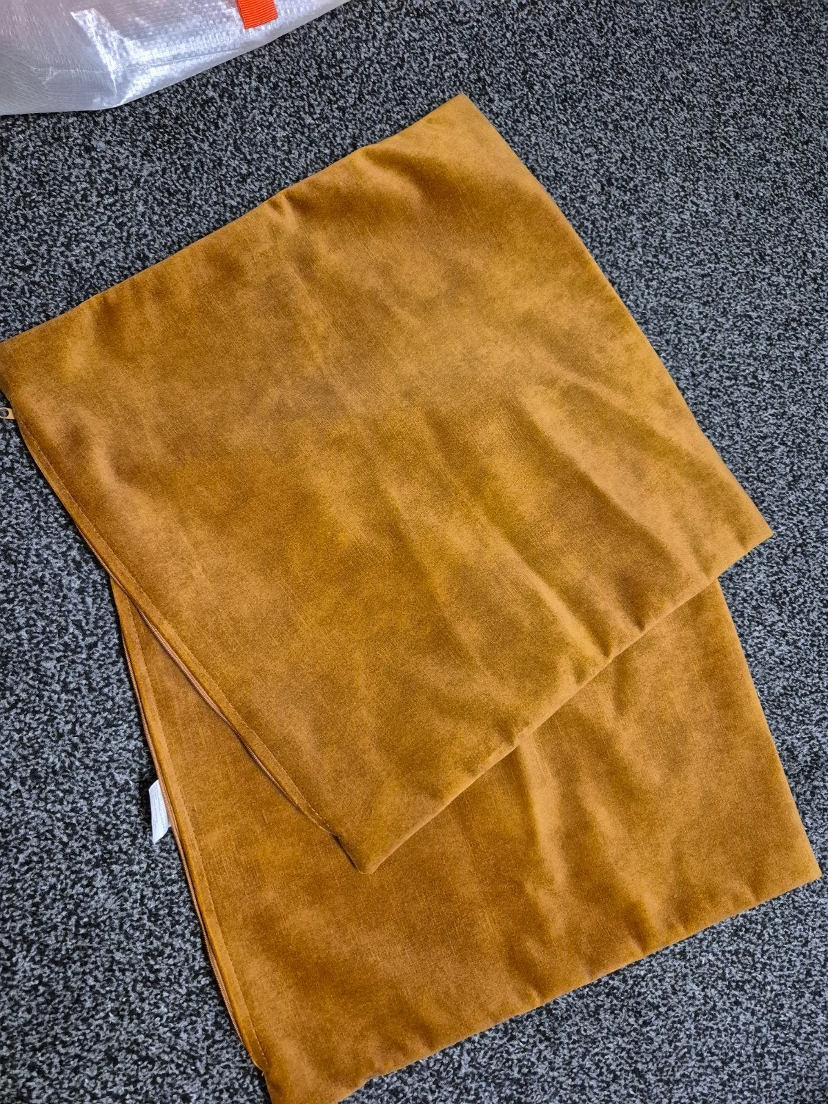 2 Goudbruine Kussenhoezen van Leenbakker 45x45cm, Overige merken, Zo goed als nieuw, Goud, Vierkant
